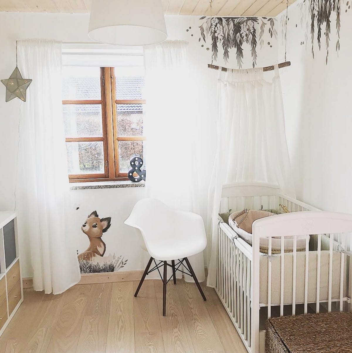 wallsticker hanging leaves og ræv til børneværelset wallsticker hanging leaves og ræv til børneværelset