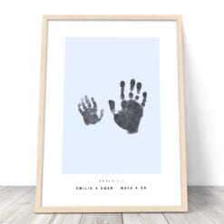 babyaftryk plakat med barnets hånd og fodaftryk