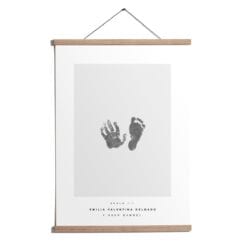 babyaftryk plakat med barnets hånd og fodaftryk